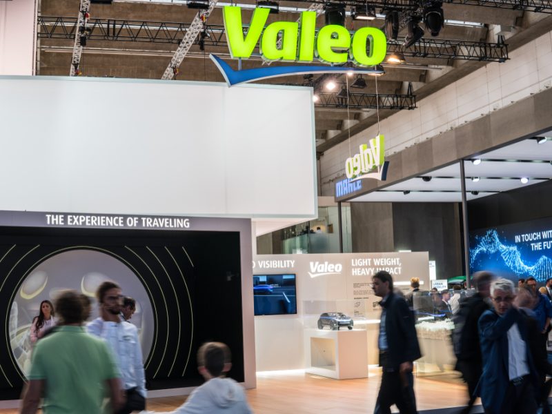 CEO da empresa Valeo diz que evolução ao motor de combustão acabou